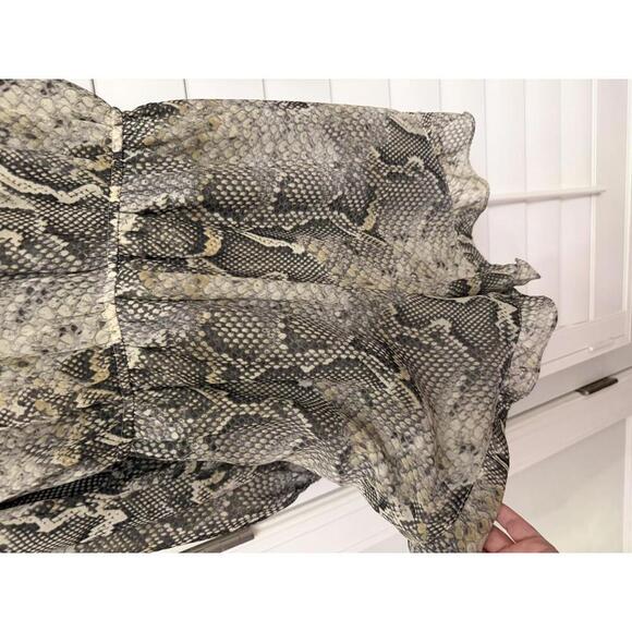 Show Me Your Mumu gray snakeskin print romper size Small - Picture 8 of 8